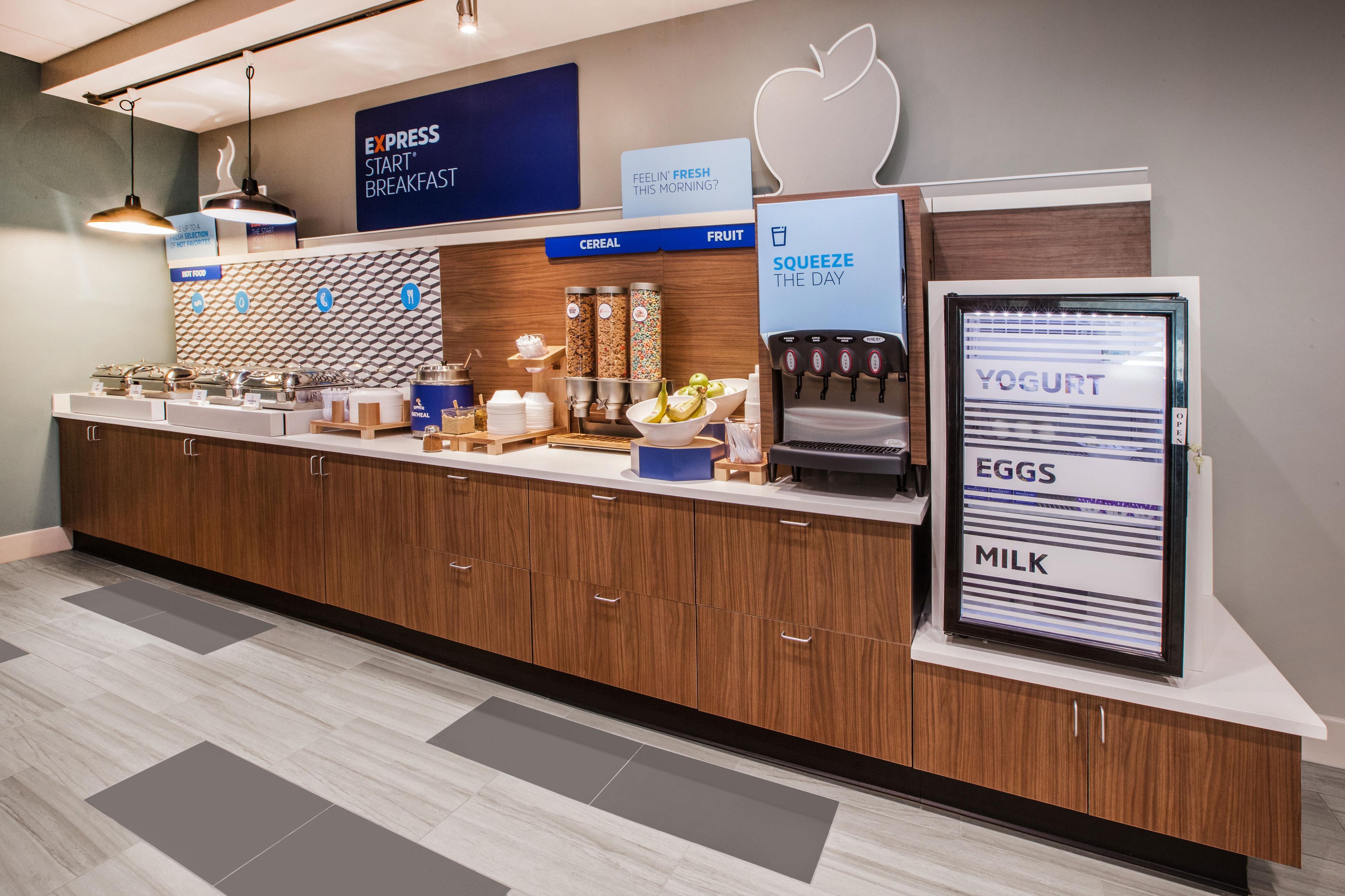 Holiday Inn Express Hotel & Suites Glasgow By Ihg Exterior photo
